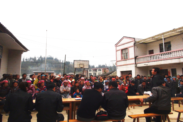 國門宣講團深入村寨開展民語宣講.jpg 國門宣講團深入村寨開展民語宣講.jpg