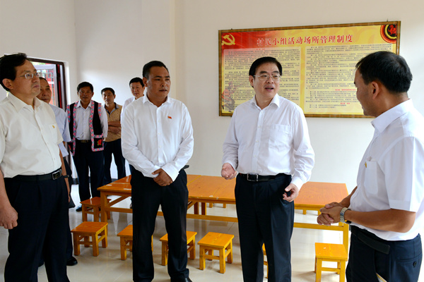 視察黨員活動室_副本.jpg 視察黨員活動室_副本.jpg