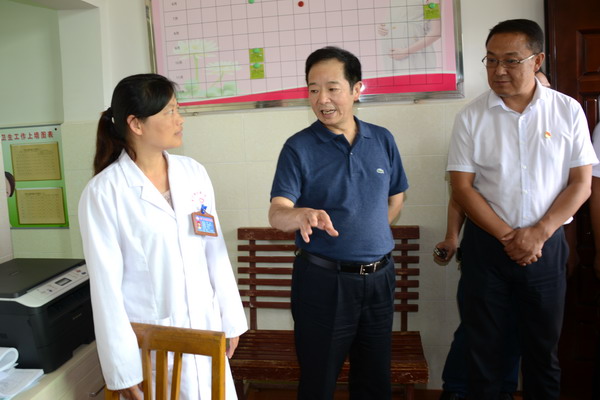 圖2查看老廠鄉太橋村衛生室建設情況-2.jpg 圖2查看老廠鄉太橋村衛生室建設情況-2.jpg