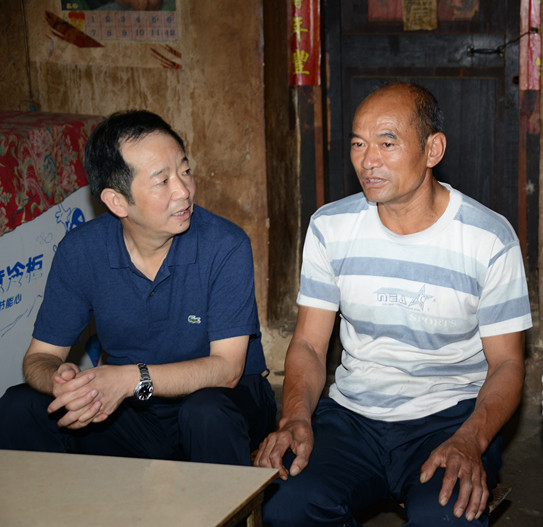 圖1走訪建檔立卡貧困戶_副本.jpg 圖1走訪建檔立卡貧困戶_副本.jpg