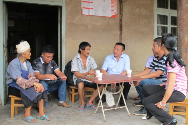 檢查組深入民利村東那四組建檔立卡戶家中了解情況_5872.jpg 檢查組深入民利村東那四組建檔立卡戶家中了解情況_5872.jpg