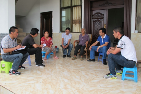 檢查組深入三棵樁村麻栗樹田建檔立卡戶家中了解情況_5753.jpg 檢查組深入三棵樁村麻栗樹田建檔立卡戶家中了解情況_5753.jpg