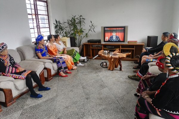 拉祜族佤族布朗族傣族收看十九大開幕盛況_副本.jpg 拉祜族佤族布朗族傣族收看十九大開幕盛況_副本.jpg