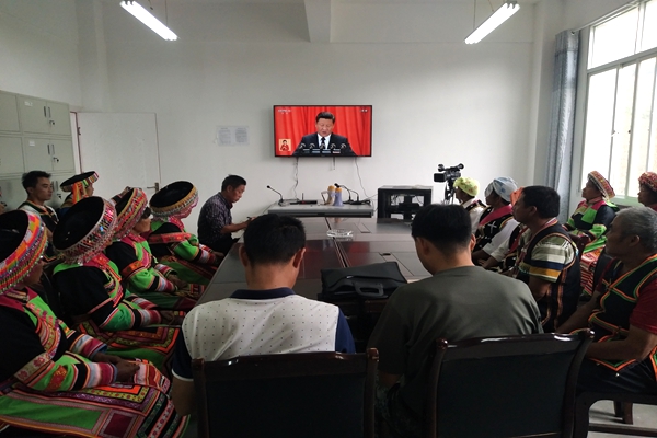 蚌孔村傈僳族群眾_副本_副本.jpg 蚌孔村傈僳族群眾_副本_副本.jpg