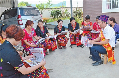 2黨的精神送山村 景頗人民喜開懷 (1).jpg 2黨的精神送山村 景頗人民喜開懷 (1).jpg