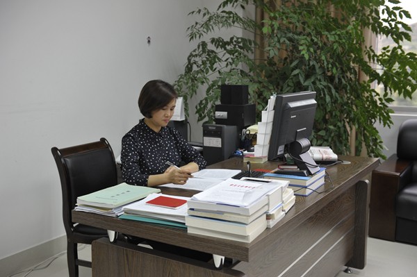 云南省文山市紀委書記王復蘭同志工作照_副本.jpg 云南省文山市紀委書記王復蘭同志工作照_副本.jpg