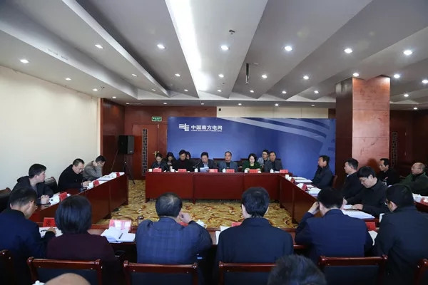 聽取工作情況匯報.jpg 聽取工作情況匯報.jpg