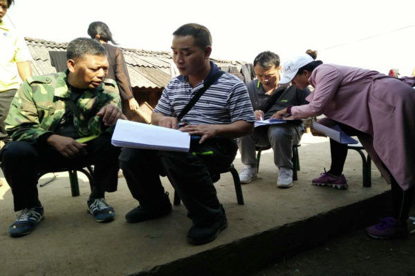 圖2:核實生豬養殖項目落實情況.jpg 圖2:核實生豬養殖項目落實情況.jpg