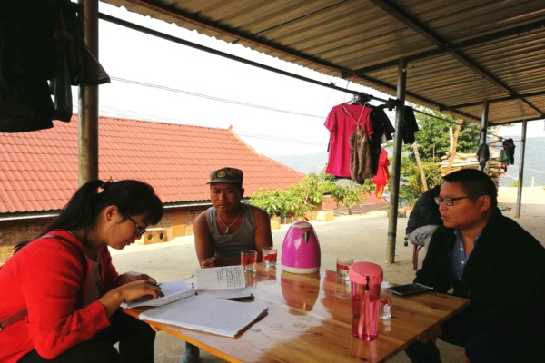 圖1:入戶核實低保享受情況_副本.jpg 圖1:入戶核實低保享受情況_副本.jpg