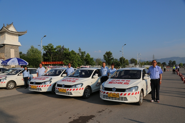 愛心送考暖人心  金榜題名侯佳音_副本.jpg