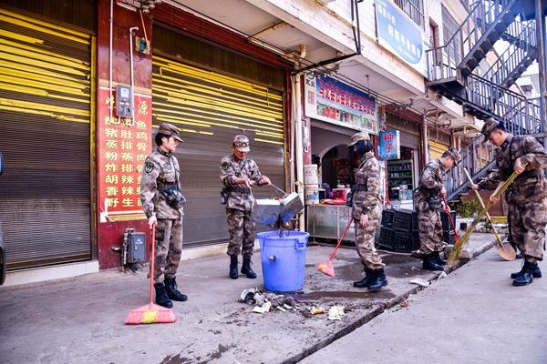 圖7:攜手共建美家園_副本.jpg 圖7:攜手共建美家園_副本.jpg