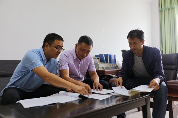 昔日軍營老兵 今日紀檢尖兵_副本.jpg 昔日軍營老兵 今日紀檢尖兵_副本.jpg