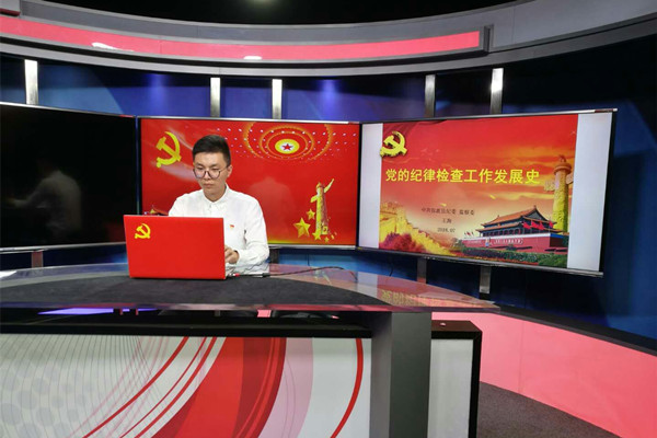 “微黨課”視頻錄制現(xiàn)場_副本.jpg “微黨課”視頻錄制現(xiàn)場_副本.jpg