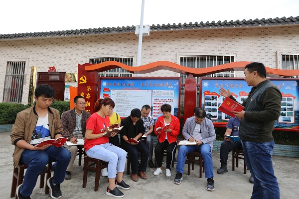 (600X400)東山鎮紀委深入基層一線宣傳講解.jpg (600X400)東山鎮紀委深入基層一線宣傳講解.jpg