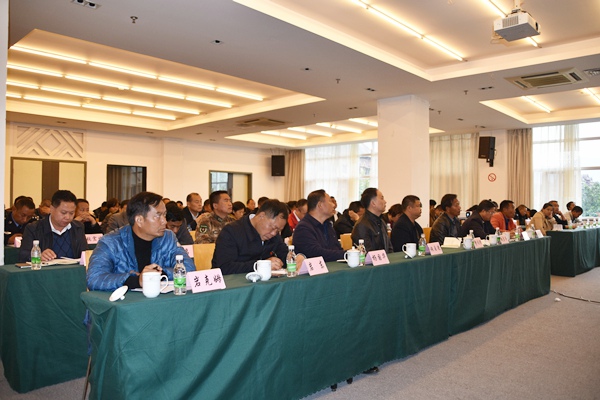 圖3:與會人員認真聽講_副本.jpg 圖3:與會人員認真聽講_副本.jpg