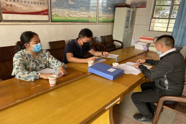 對江城縣勐烈鎮牛倮河小學復課復習準備情況進行督查1.jpg 對江城縣勐烈鎮牛倮河小學復課復習準備情況進行督查1.jpg