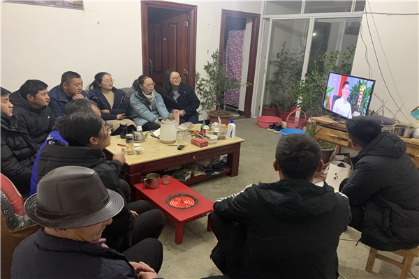 3.維西縣攀天閣鄉組織基層干部、群眾集中觀看《清流毒—云南在行動》.jpg