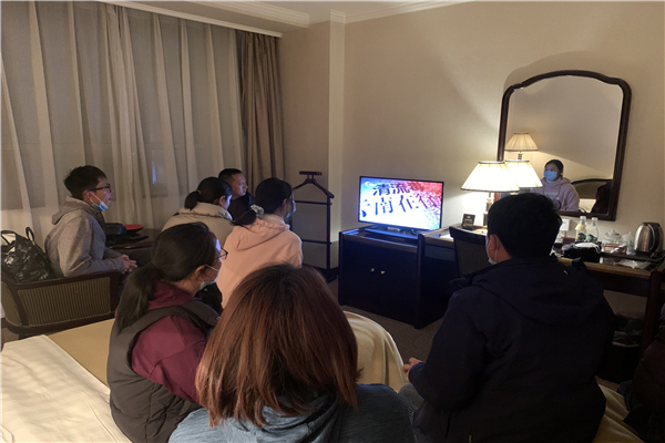 6.維西縣審計局外出審計組集中觀看《清流毒——云南在行動》系列專題片，在外審計過程中實現動態化警示教育.jpg