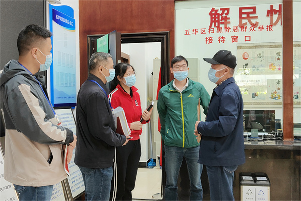 鄒剛，區委第二巡察組到信訪局接待大廳現場檢查、走訪接待來訪群眾.jpg