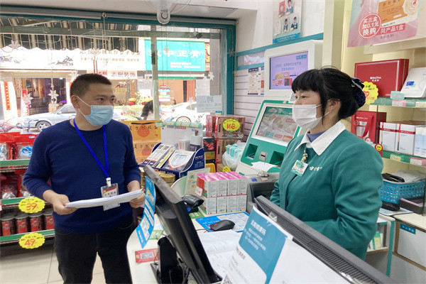 黃攀，區委第三巡察組走訪黑林鋪街道市場監督管理所轄區處罰對象和了解經營戶情況.jpg